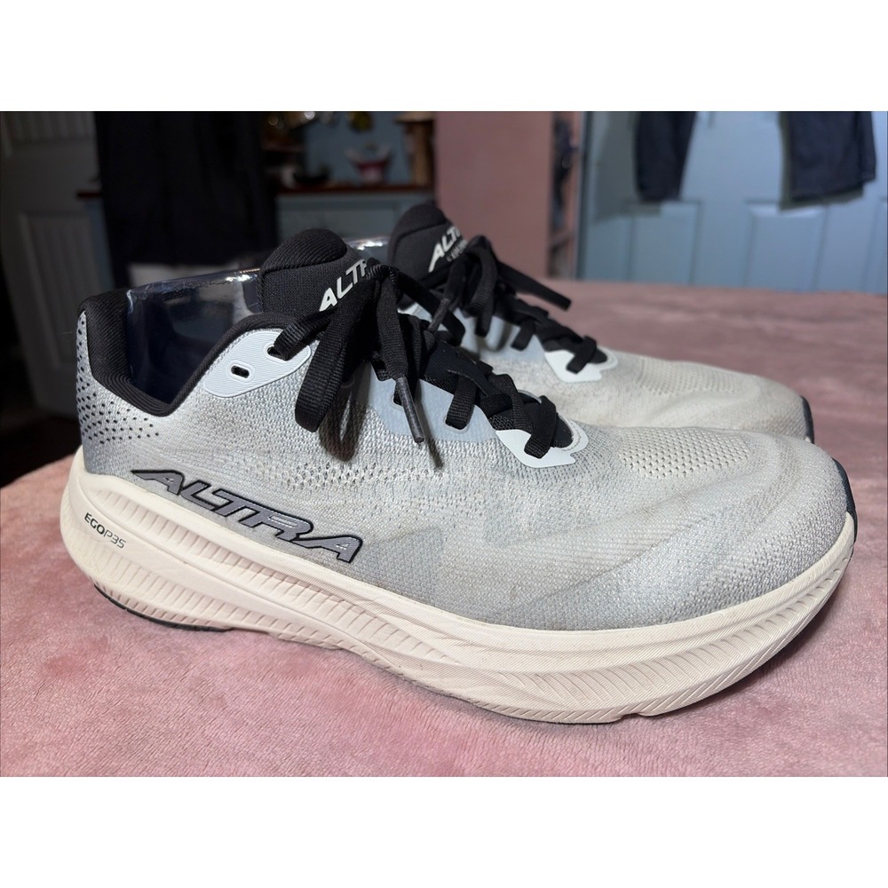 Altra Men's Experience Flow 3 Sneakers, Light Gray, US Sz 8. very lightly used